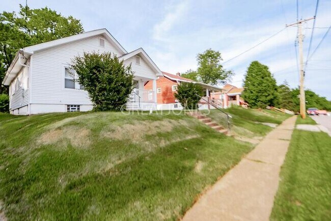 Building Photo - 8621 Forest Ave