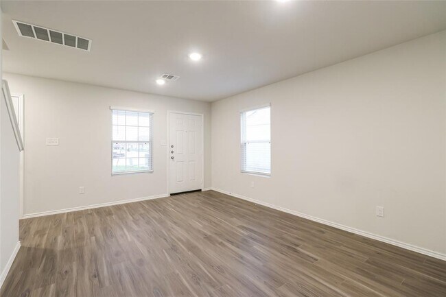 Building Photo - 2413 Carp Dr