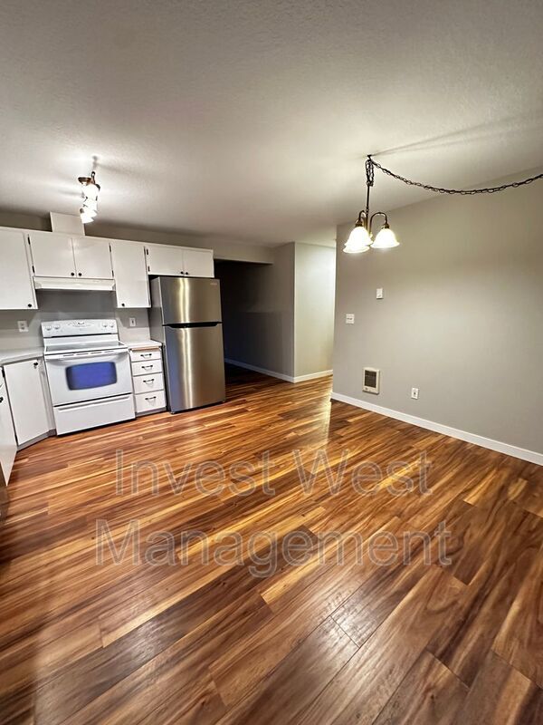 Building Photo - 907 SE 147th Ave