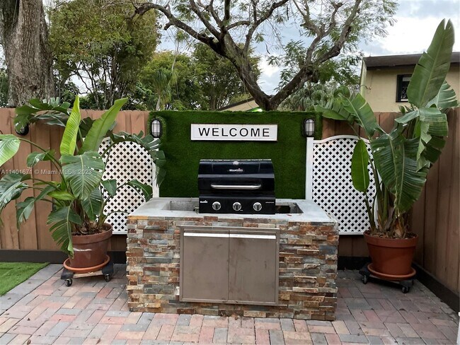 Building Photo - 12724 SW 68th Ln