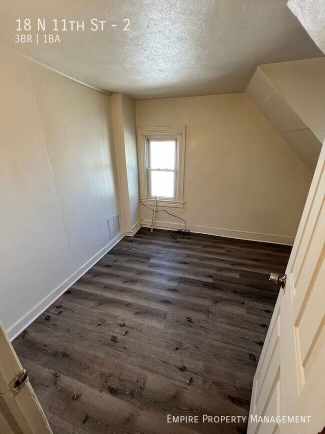 Building Photo - Available Now!! This 2nd/3rd Fl-3 Bedroom/...