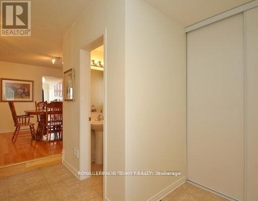 Building Photo - 517 Woodchase St