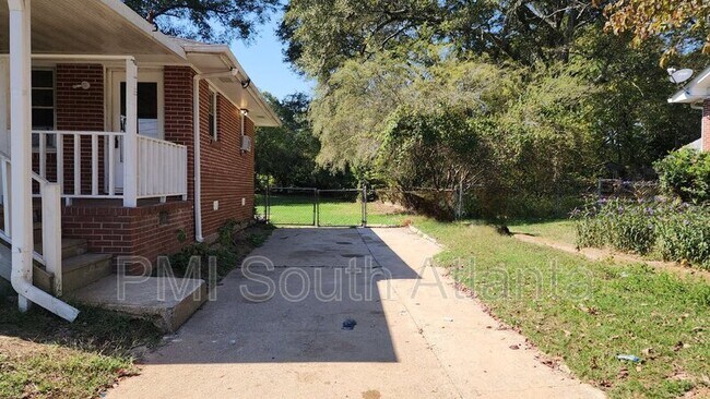 Foto del edificio - 6755 Powers St