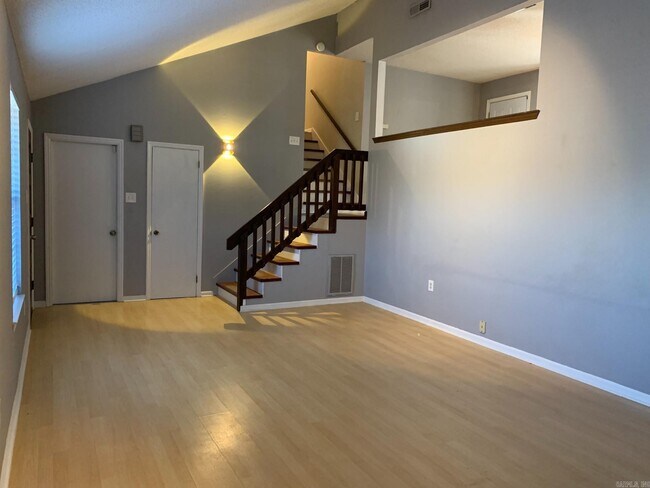 Building Photo - 22 Rio Grande Forest Dr