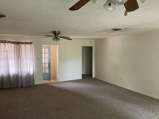 Foto del edificio - 3 Bedroom 1 Bath