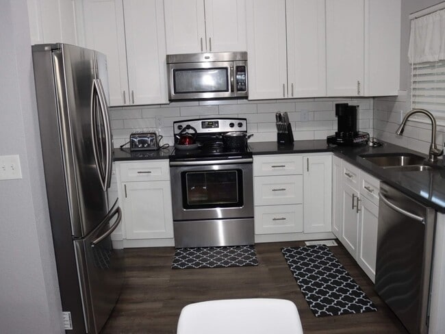 Building Photo - 3 Bedroom Single Family Home in Aurora