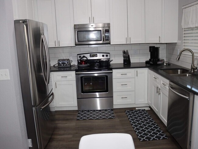 Foto del edificio - 3 Bedroom Single Family Home in Aurora