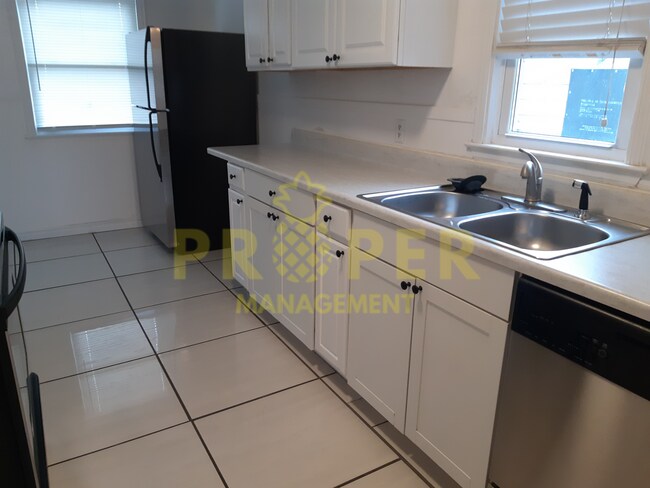 Foto del edificio - 2 bedrooms 1 bathroom house
