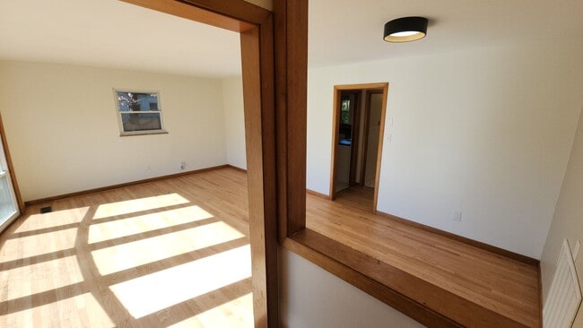 Building Photo - Beautifully updated 3-bedroom, 2-bath home...