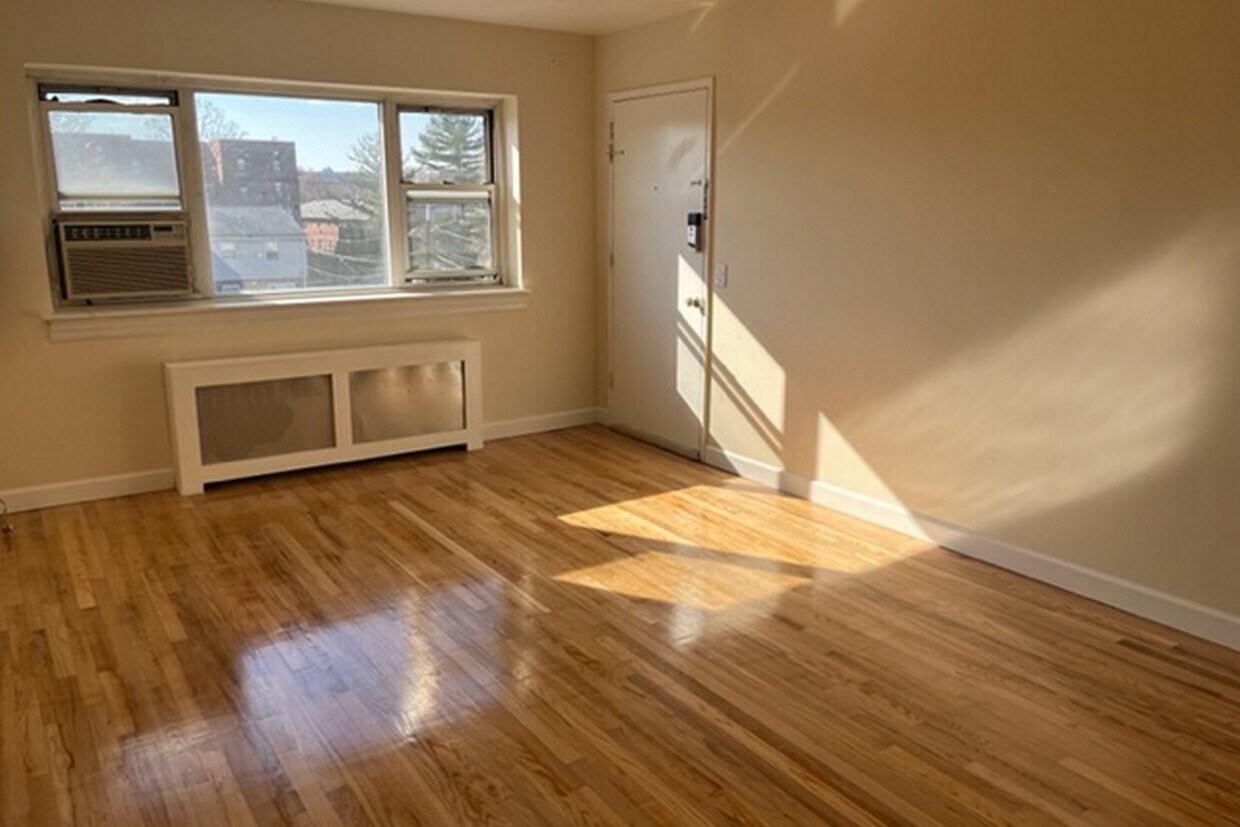 Foto principal - 2430 8th St
