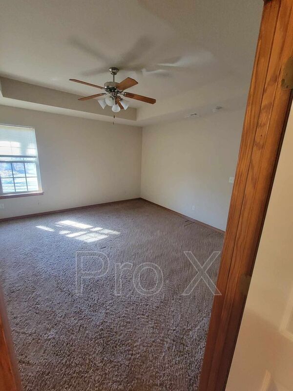 Building Photo - 2040 Marigold St