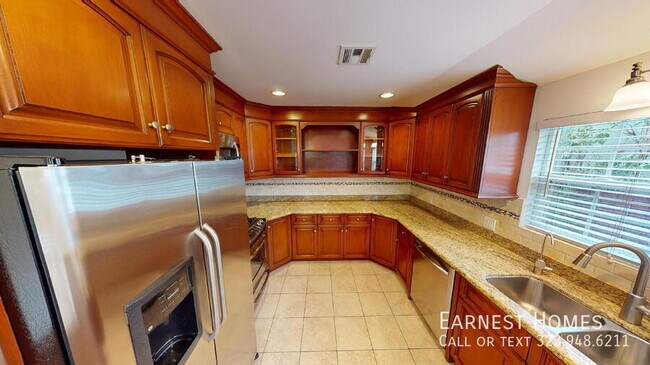Foto del edificio - 4944 Cartwright Ave