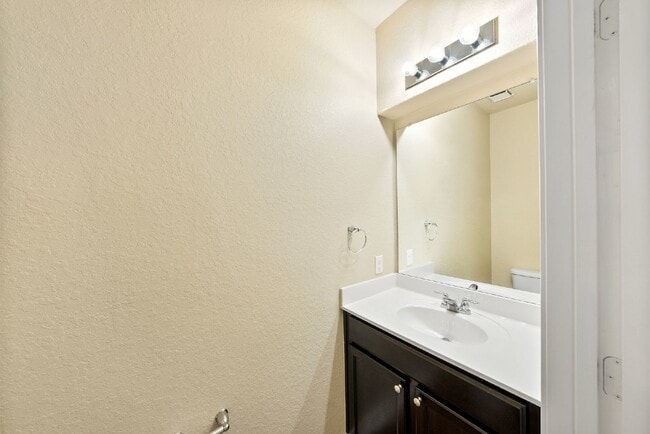 Foto del edificio - 2-Story Home with Greenbelt Views