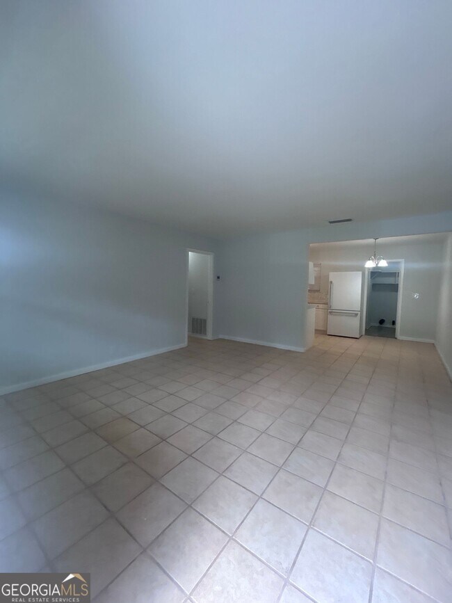 Building Photo - 655 Douglas Dr