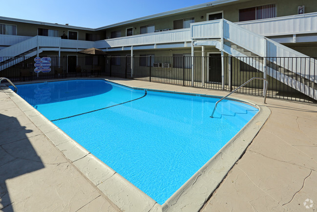 Piscina - Casa Verde Apartments