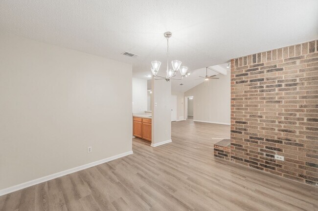 Building Photo - Single story 3 bedroom in Southwest Fort Worth