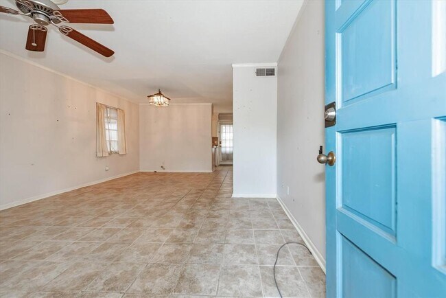 Foto del edificio - 10122 Shadow Wood Dr