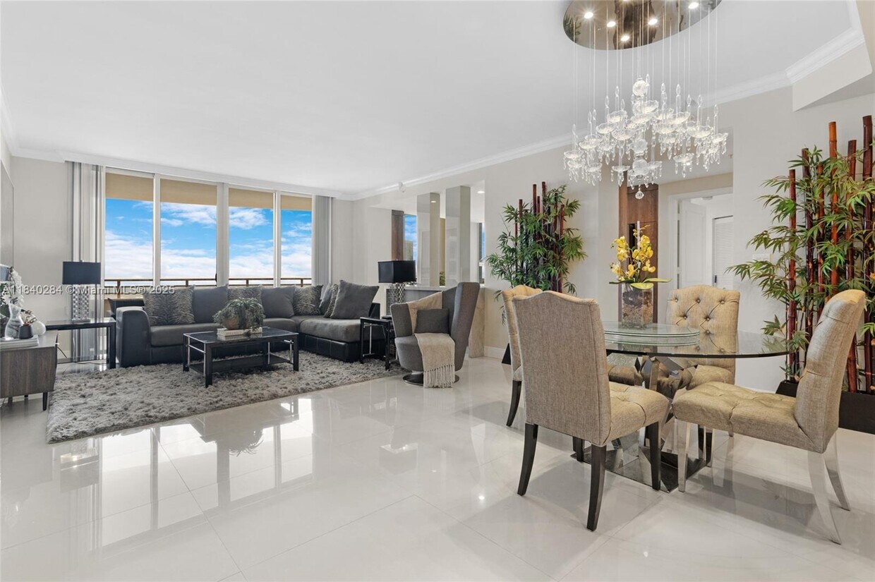 Primary Photo - 848 Brickell Key Dr