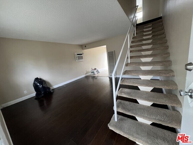 Foto del edificio - 6233 N Clybourn Ave