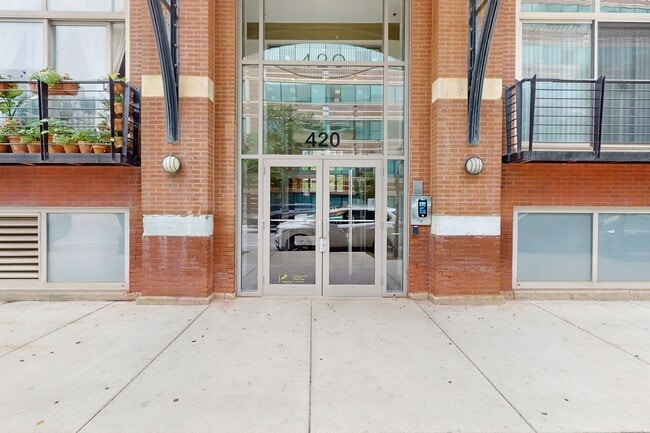 Foto del edificio - 420 S Clinton St