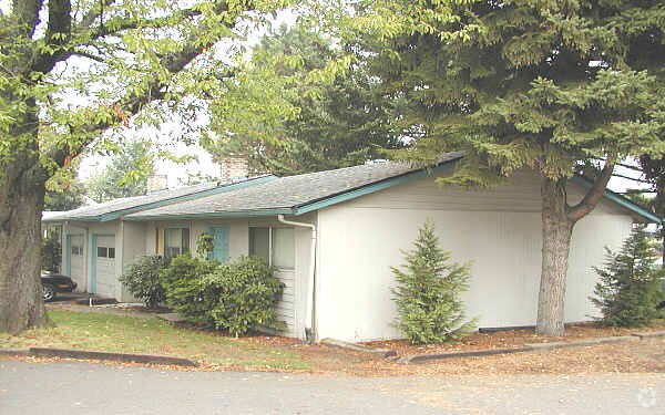 Primary Photo - Sleepy Hollow Apartments