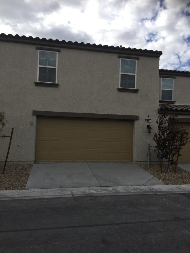 townhouse with 2 car garage House for Rent in Las Vegas