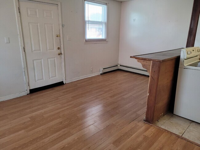 Building Photo - 1200 S Wood Ave