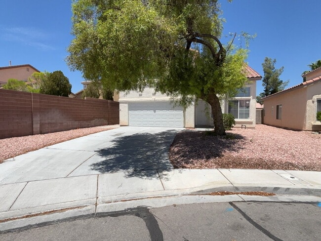Building Photo - Beautiful 4 bedroom 2 story home