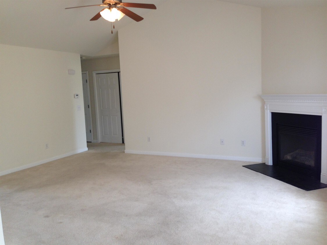 Foto del edificio - 384 Walden Ridge Ct