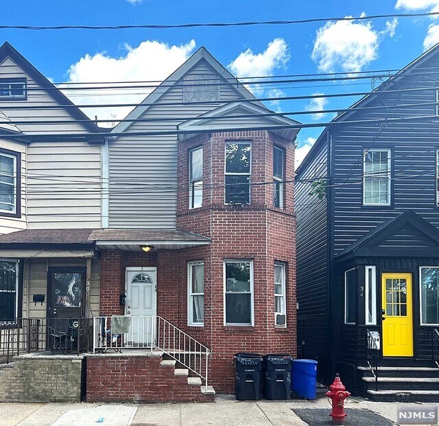 Primary Photo - 32 Duryea St
