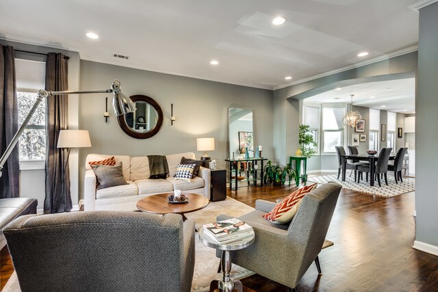 Living Room - 2119 W Fletcher St