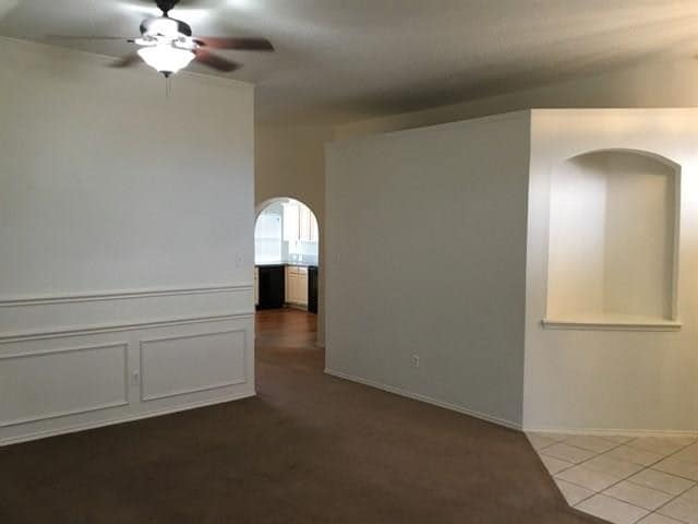 Building Photo - 5628 Creekhollow Dr