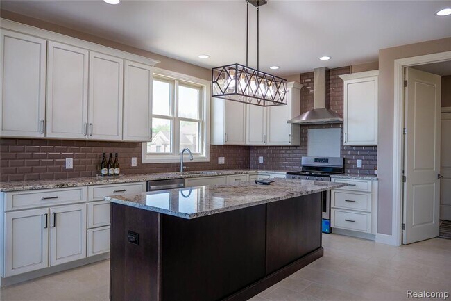 Building Photo - 20266 Beacon Way