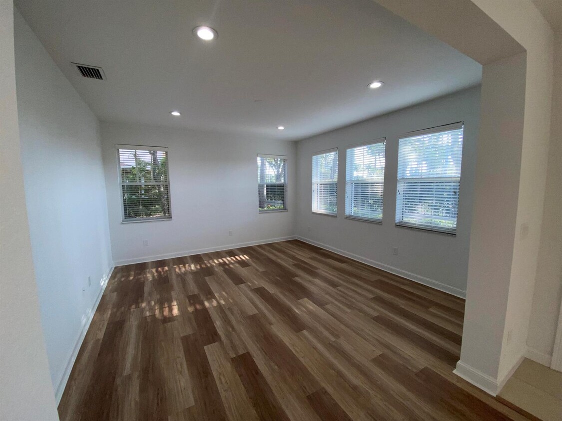 Foto principal - 850 Millbrae Ct