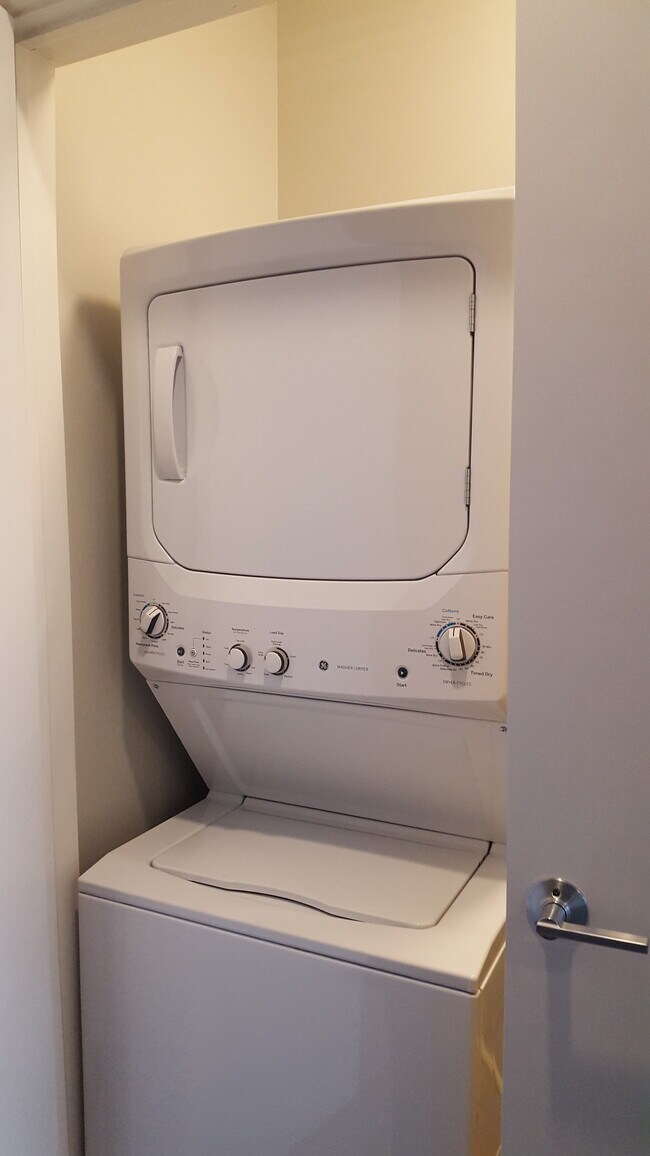 Fulton Square Apartments in Grand Rapids, MI