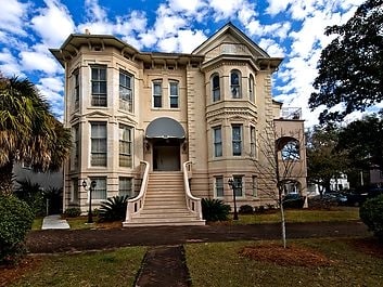 Building Photo - 318 E Gaston St