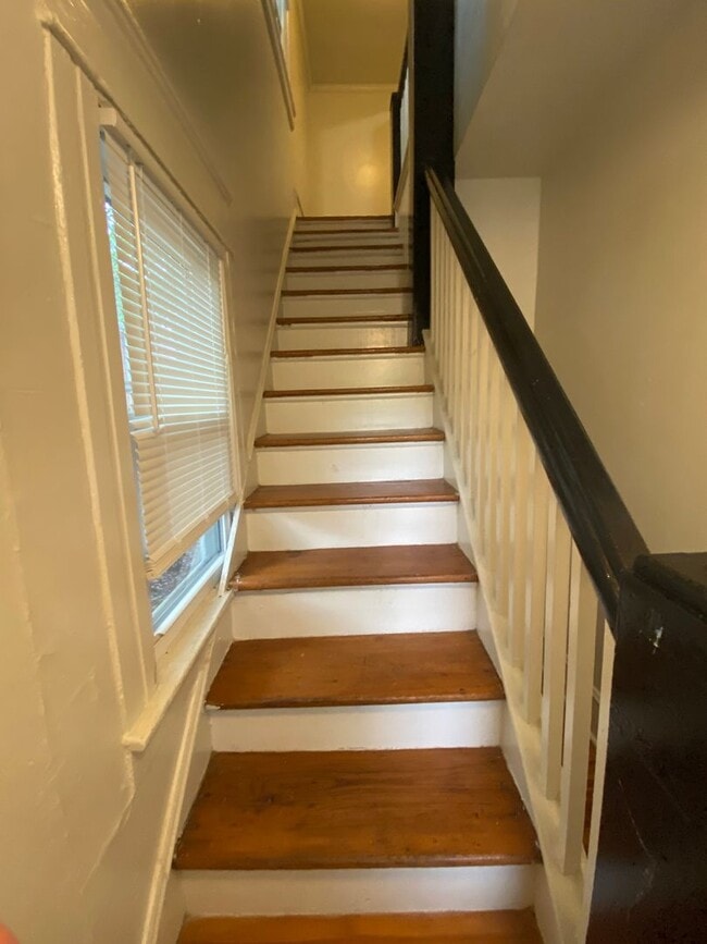 Photo - Adorable Upstairs Duplex / Central AC / W&D / Near Duke East Apartment