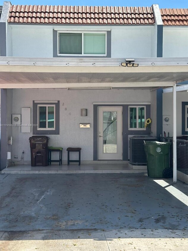 Foto principal - 1840 W 73rd Pl