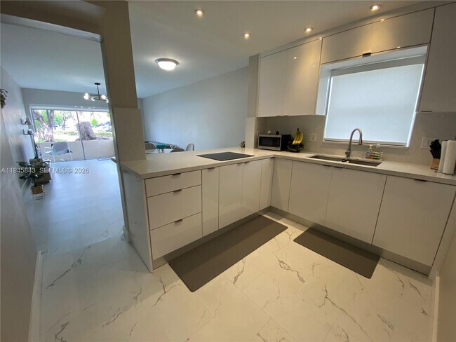 Foto del edificio - 7743 SW 86th St