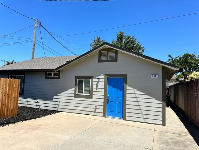 Building Photo - Newly Built 2 Bed/2 Bath Home Near Downtow...