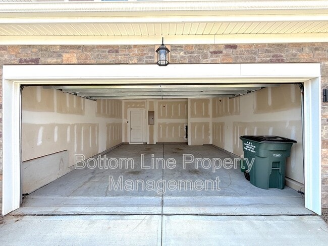 Building Photo - 15622 Little Bluestem St
