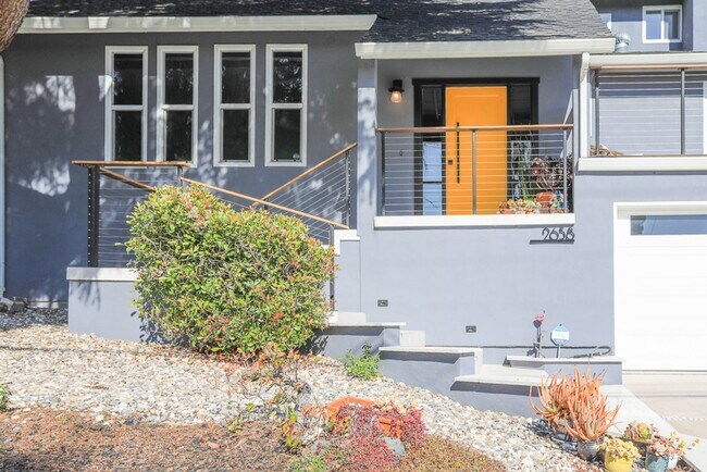 Foto del edificio - Stunning East Richmond Heights Home!
