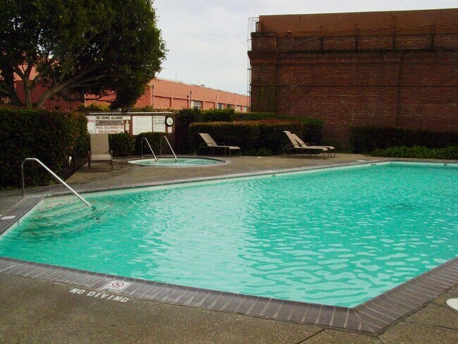 Foto del edificio - Newly Renovated Spacious 1BD/1 BA Property Available for Rent!!!