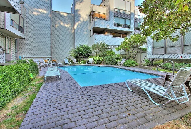 Foto del edificio - 3710 26th Place West