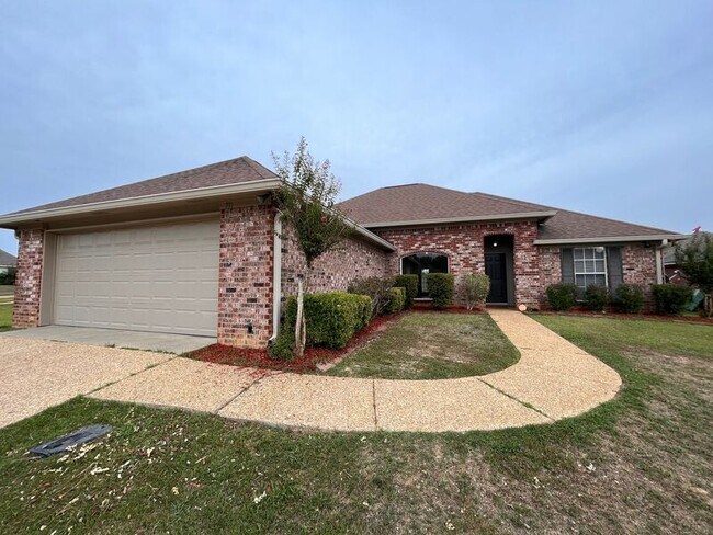 Building Photo - 711 Clubhouse Dr