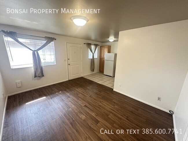 Building Photo - 1050 E 400 S