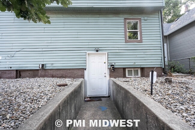 Photo - "Spacious 3-Bed, 2-Bath Gem in Indianapolis - Modern Comfort Awaits!" Apartment