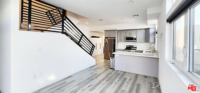 Foto del edificio - 1224 Alexandria Ave