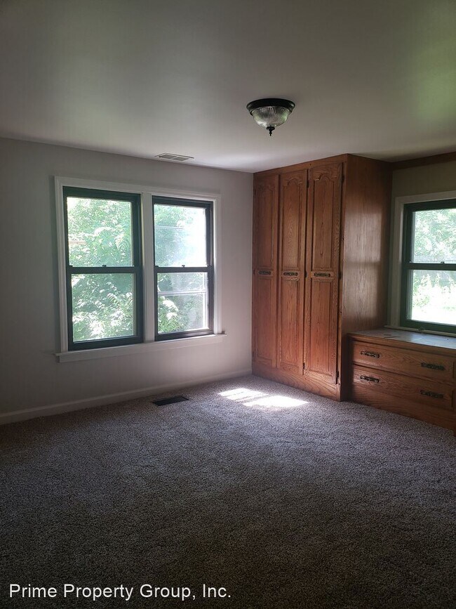 Building Photo - 2 br, 1 bath House - 715 S Walnut St