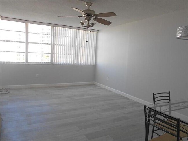 Foto del edificio - 1301 NE Miami Gardens Dr